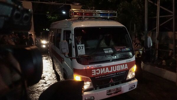 Ambulancia en Indonesia - Sputnik Mundo