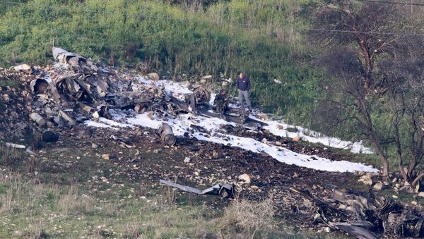 Los restos del caza F-16 israelí - Sputnik Mundo