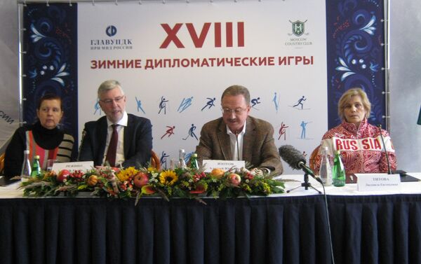 Embajador belga J.-A. Regibeau (2i) y A.Zotov (2d) - Sputnik Mundo