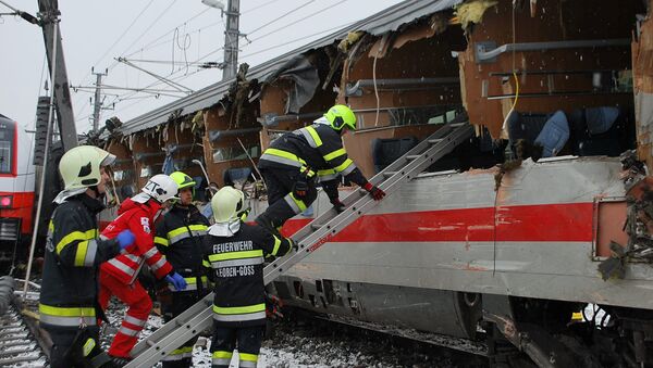 El lugar de la colisión de trenes en la comuna de Niklasdorf, Austria - Sputnik Mundo