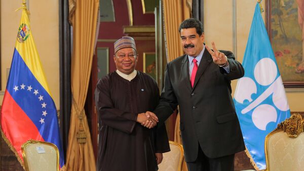 El secretario general del OPEP, Mohammed Barkindo, y el presidente de Venezuela, Nicolás Maduro - Sputnik Mundo