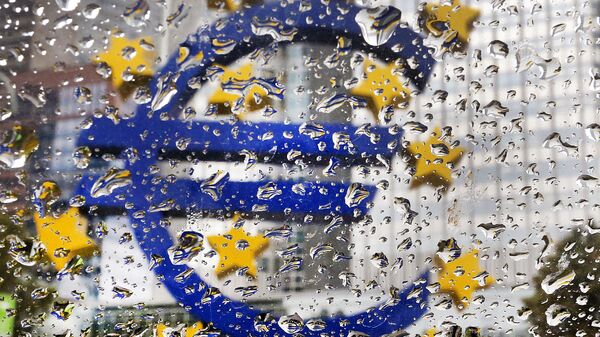 La escultura del euro frente a la sede del Banco Central Europeo (BCE) (archivo) - Sputnik Mundo