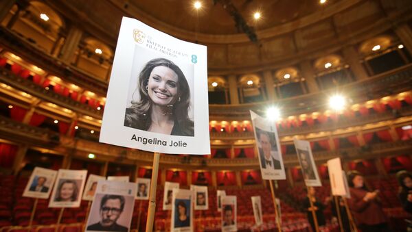Un retrato de la actriz Angelina Jolie - Sputnik Mundo