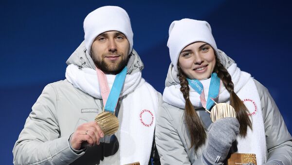 Alexandr Krushelnitski y Anastasía Brizgálova, jugadores de curling rusos - Sputnik Mundo