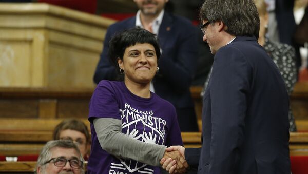 La exdiputada catalana Anna Gabriel y el presidente del gobierno catalán cesado, Carles Puigdemont - Sputnik Mundo