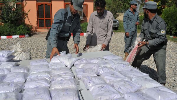 Policía afgana muestra heroína confiscada - Sputnik Mundo