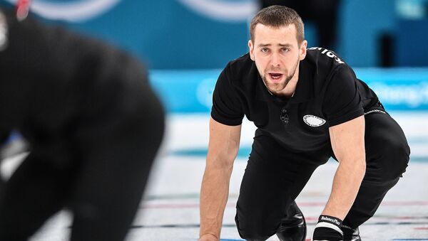 Alexandr Krushelnitski, deportista ruso durante el partido de Curling en JJOO 2018 en Pyeongchang - Sputnik Mundo