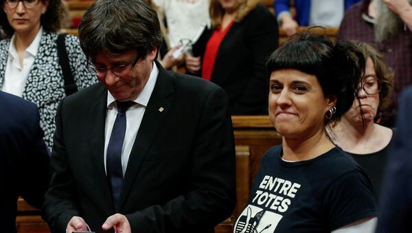 Carles Puigdemont, expresidente de Cataluña y Anna Gabriel, exdiputada catalana - Sputnik Mundo