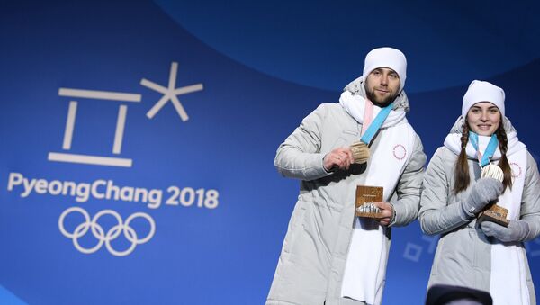 Alexandr Krushelitski y Anastasía Brizgálova, jugadores de curling rusos - Sputnik Mundo