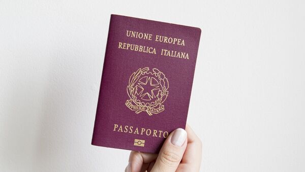 Un pasaporte italiano - Sputnik Mundo