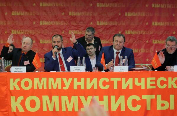 El candidato presidencial Maxim Suraikin en el congreso del partido Comunistas de Rusia - Sputnik Mundo