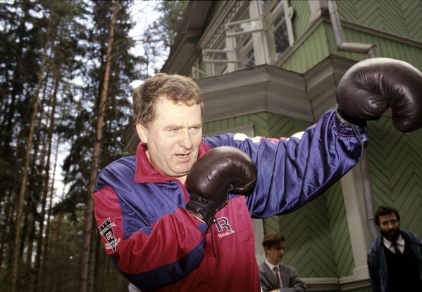 El líder del Partido Liberal Demócrata de Rusia, Vladímir Zhirinovski, practicando boxeo - Sputnik Mundo
