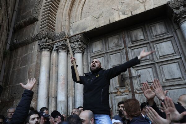 Protestas de líderes cristianos en la iglesia del Santo Sepulcro de Jerusalén. - Sputnik Mundo