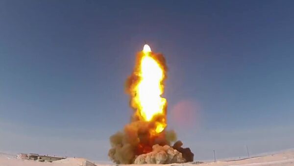 El lanzamiento de un misil (imagen referencial) - Sputnik Mundo