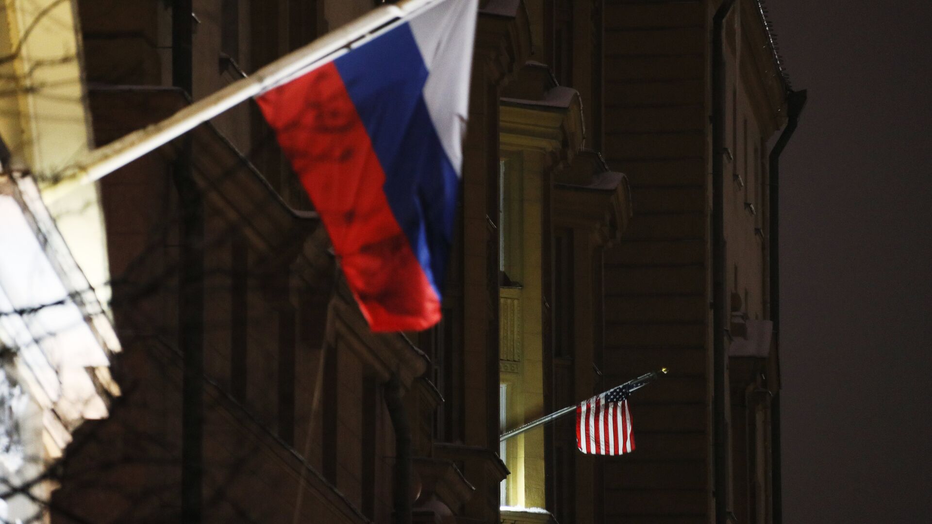 Banderas de Rusia y EEUU - Sputnik Mundo, 1920, 30.11.2021