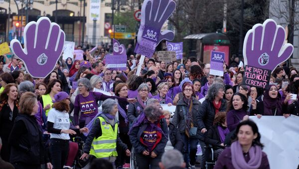 Manifestación feminista en España - Sputnik Mundo