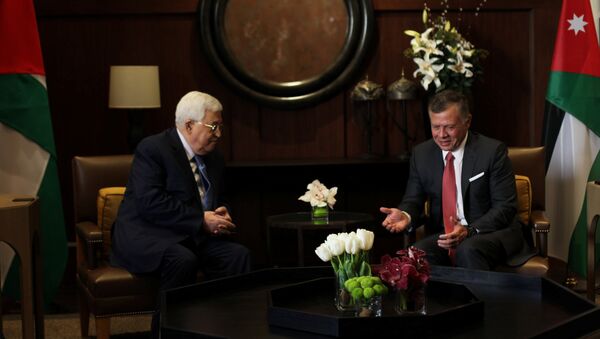 El rey Abdalah de Jordania y el presidente palestino, Mahmud Abás - Sputnik Mundo