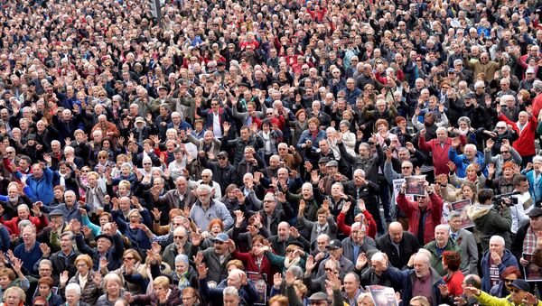 Manifestación de jubilados y pensionistas en Bilbao, España - Sputnik Mundo