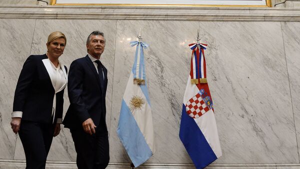 El presidente de Argentina, Mauricio Macri, con la presidenata croata, Kolinda Grabar-Kitarovic - Sputnik Mundo