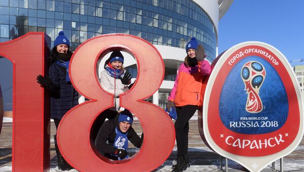 Voluntarios en Saransk, una de las ciudades que albergará el Mundial 2018 - Sputnik Mundo