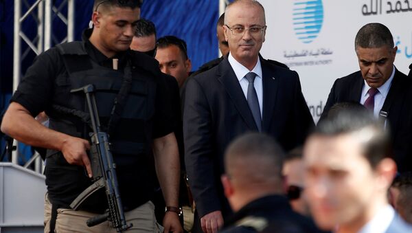 Rami Hamdalá (centro), el primer ministro palestino - Sputnik Mundo