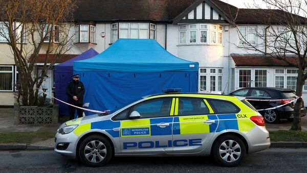 Policía británica ante la casa de Nikolái Glushkov en New Malden, Reino Unido - Sputnik Mundo
