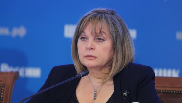 La jefa de la CEC rusa, Ela Pamfílova, durante la jornada electoral - Sputnik Mundo