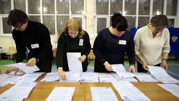 El recuento de votos en las elecciones presidenciales de Rusia - Sputnik Mundo