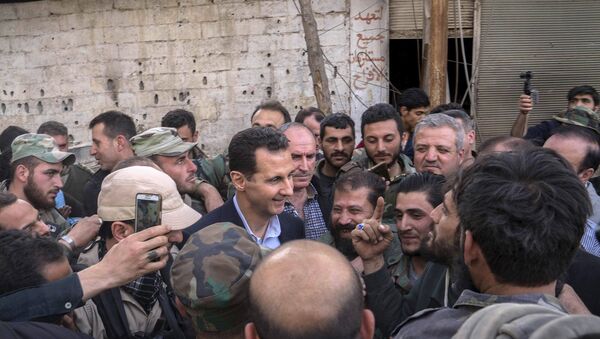 Bashar Asad, presidente de Siria, visita a los militares en Guta Oriental, marzo de 2018 - Sputnik Mundo