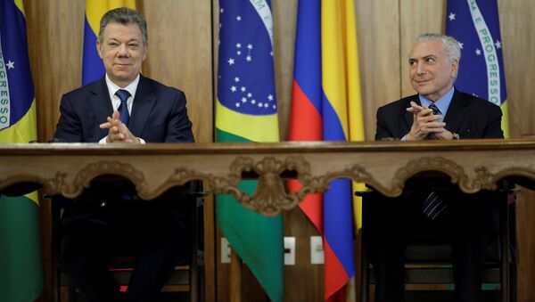 El presidente de Colombia, Juan Manuel Santos con su homólogo brasileño, Michel Temer - Sputnik Mundo