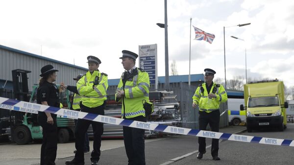 Policías británicos en Salisbury, Reino Unido - Sputnik Mundo