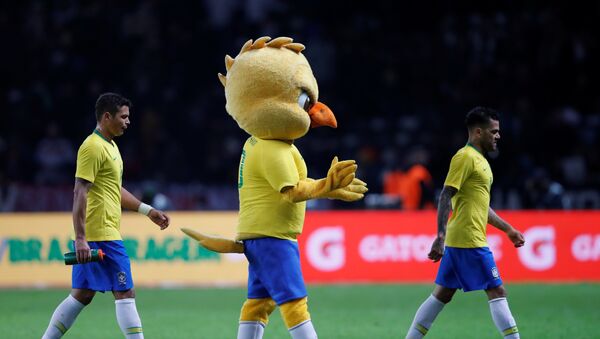 Canarinho, la mascota de la selección brasileña de fútbol - Sputnik Mundo