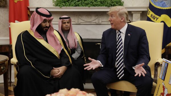 Mohamed bin Salman Saud, príncipe heredero de Arabia Saudí, y Donald Trump, presidente de EEUU, se reúnen en Washington, EEUU, el 20 de marzo de 2018 - Sputnik Mundo