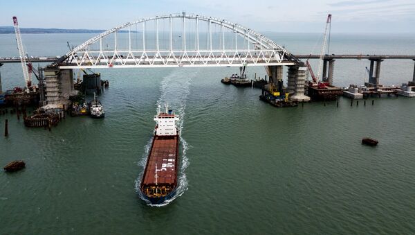 Construcción del puente de Crimea a través del estrecho de Kerch - Sputnik Mundo