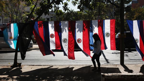Banderas de Paraguay en Asunción - Sputnik Mundo