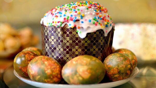 El Kulitsch, una torta de pan de Pascua rusa, y huevos pintados - Sputnik Mundo