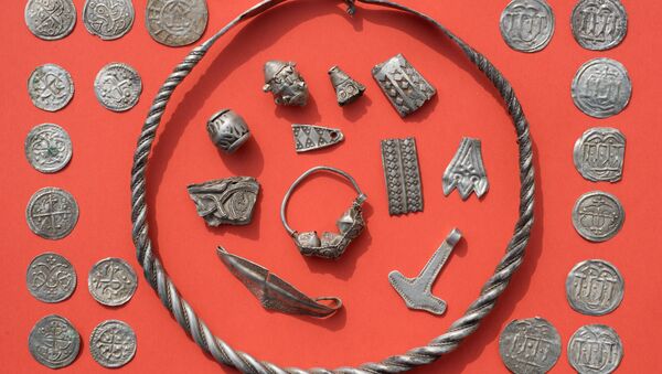 Piezas de plata del tesoro del rey vikingo Harald Blatand - Sputnik Mundo
