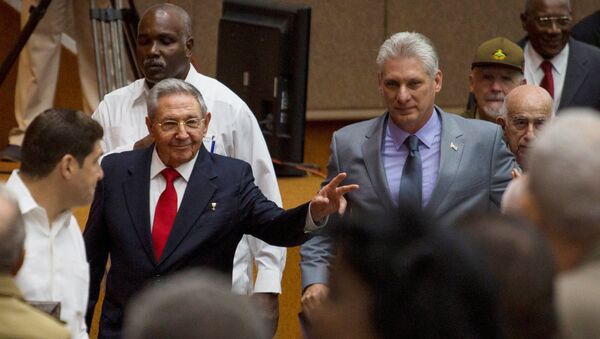 Expresidente de Cuba, Raúl Castro, y el actual vicepresidente, Miguel Díaz-Canel - Sputnik Mundo