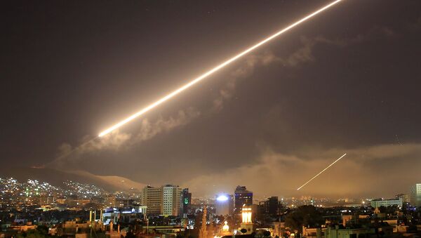 Ataque de EEUU, Francia y el Reino Unido contra Siria - Sputnik Mundo