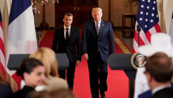 El presidente estadounidense, Donald Trump con su homólogo francés, Emmanuel Macron - Sputnik Mundo