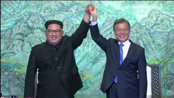 Reunión entre el líder de Corea del Norte, Kim Jong-un, y el presidente de Corea del Sur, Moon Jae-in Форматы: картинка - Sputnik Mundo