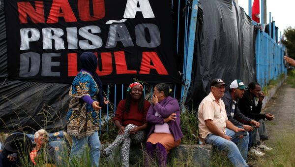 Campamento de los seguidores del expresidente de Brasil Lula da Silva en Curitiba (archivo) - Sputnik Mundo