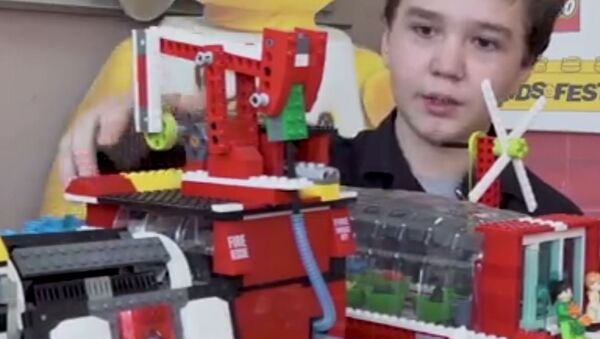 Un escolar ruso construye un reactor nuclear con piezas de LEGO - Sputnik Mundo