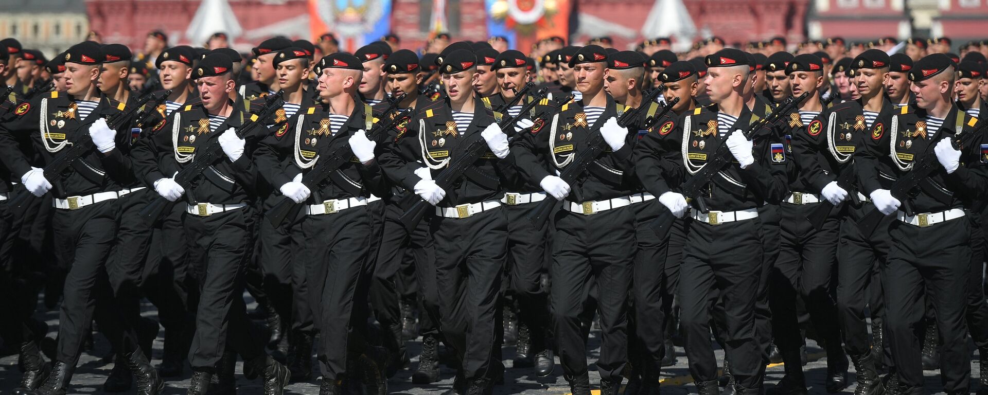 Infantería de Marina durante el Desfile del Día de la Victoria en la Plaza Roja, Moscú, Rusia - Sputnik Mundo, 1920, 27.11.2023