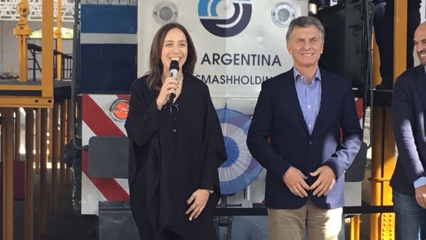 El presidente Mauricio Macri junto a Eugenia Vidal, gobernadora de la provincia en Buenos Aires en la reinauguración del taller ferroviario Mechita - Sputnik Mundo
