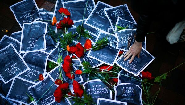 Un memorial improvisado dedicado a las víctimas de los enfrentamientos en Gaza - Sputnik Mundo