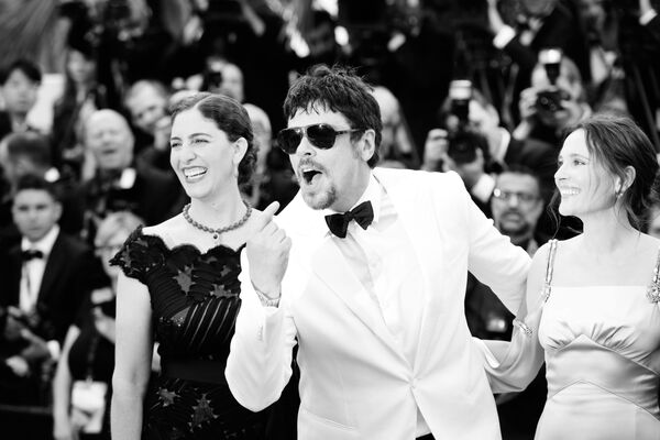 Alessandra Ambrosio, Irina Shayk y Bella Hadid en blanco y negro en Cannes - Sputnik Mundo
