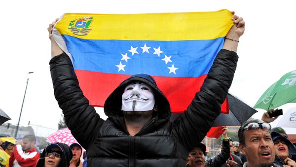 Los venezolanos residentes en Bogotá, Colombia, protestan contra las elecciones presidenciales de Venezuela - Sputnik Mundo