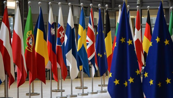 Las banderas de los países de la UE en Bruselas - Sputnik Mundo