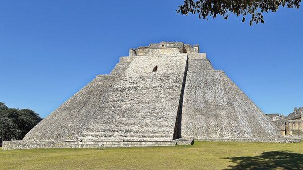 Pirámide del Adivino, Uxmal, México - Sputnik Mundo